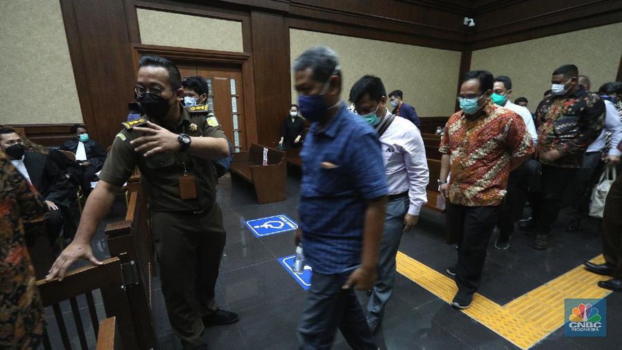 Pengadilan Tindak Pindana Korupsi (Tipikor) Jakarta Pusat menyidangkan 13 menejer investasi yang diduga terlibat dalam perkara pencucian uang hasil korupsi investasi PT Asuransi Jiwasraya (Persero), Jakarta, Senin (30/5/2021).  (CNBC Indonesia/Tri Susilo)