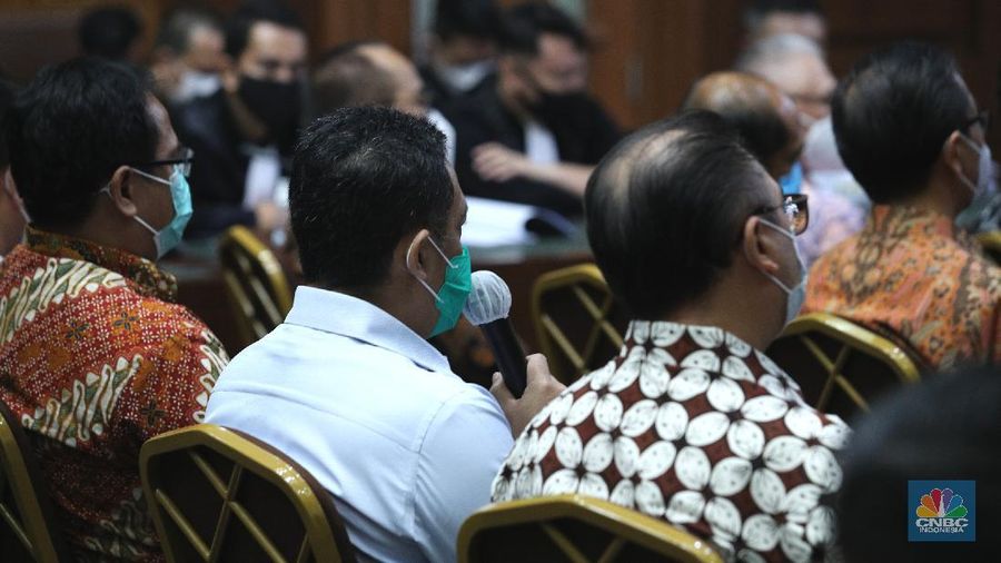 Pengadilan Tindak Pindana Korupsi (Tipikor) Jakarta Pusat menyidangkan 13 menejer investasi yang diduga terlibat dalam perkara pencucian uang hasil korupsi investasi PT Asuransi Jiwasraya (Persero), Jakarta, Senin (30/5/2021). (CNBC Indonesia/Tri Susilo)