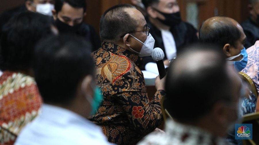 Pengadilan Tindak Pindana Korupsi (Tipikor) Jakarta Pusat menyidangkan 13 menejer investasi yang diduga terlibat dalam perkara pencucian uang hasil korupsi investasi PT Asuransi Jiwasraya (Persero), Jakarta, Senin (30/5/2021).  (CNBC Indonesia/Tri Susilo)