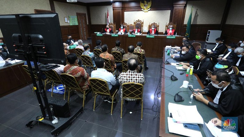 Pengadilan Tindak Pindana Korupsi (Tipikor) Jakarta Pusat menyidangkan 13 menejer investasi yang diduga terlibat dalam perkara pencucian uang hasil korupsi investasi PT Asuransi Jiwasraya (Persero), Jakarta, Senin (30/5/2021).  (CNBC Indonesia/Tri Susilo)