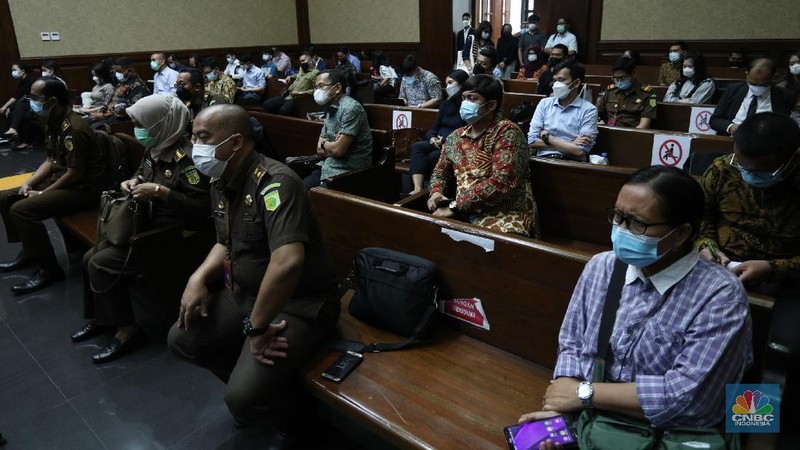 Pengadilan Tindak Pindana Korupsi (Tipikor) Jakarta Pusat menyidangkan 13 menejer investasi yang diduga terlibat dalam perkara pencucian uang hasil korupsi investasi PT Asuransi Jiwasraya (Persero), Jakarta, Senin (30/5/2021).  (CNBC Indonesia/Tri Susilo)