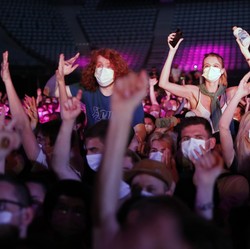 Berburu Tiket Coldplay? Awas Kena Tipu, Ini Tips Biar Aman!