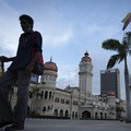 Malaysia Resmi Full Lockdown Hari Ini, RI Wajib Waspada