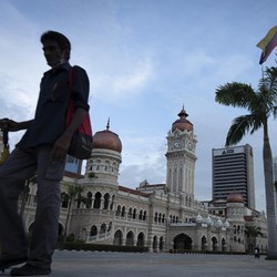 Malaysia Resmi Full Lockdown Hari Ini, RI Wajib Waspada