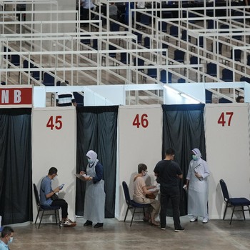 Sebelum Lockdown, Malaysia Percepat Vaksinasi Covid-19