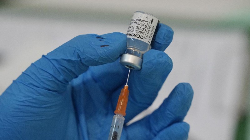 A man receives the Pfizer's vaccine for the coronavirus at a vaccination center in Kuala Lumpur, Malaysia, Monday, May 31, 2021. An exhibition center in Malaysia has been turned into the country's first mega vaccination center as the government aims to speed up inoculations amid a sharp spike in infections. (AP Photo/Vincent Thian)