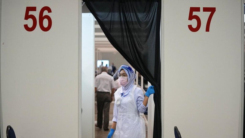 A man receives the Pfizer's vaccine for the coronavirus at a vaccination center in Kuala Lumpur, Malaysia, Monday, May 31, 2021. An exhibition center in Malaysia has been turned into the country's first mega vaccination center as the government aims to speed up inoculations amid a sharp spike in infections. (AP Photo/Vincent Thian)