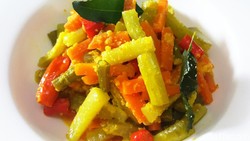 Resep Acar Kuning Timun Wortel Bumbu Kuning yang Renyah Segar