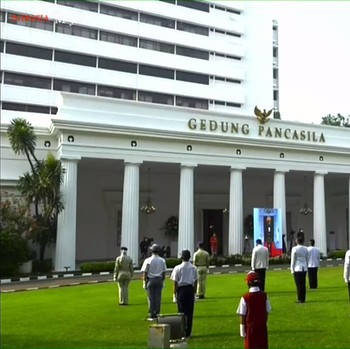Gaya Jokowi Pimpin Upacara Hari Lahir Pancasila 2021