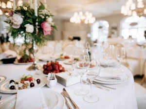 Perhitungan! Pengantin Ini Suguhkan Menu Murah hingga Minta Tamu Bayar Makanan