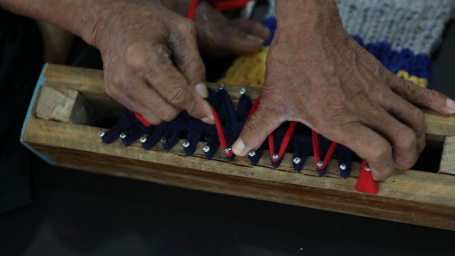 Pelatihan bagi ODMK merupakan metode terapi untuk melatih sistem motorik, mengasah pikiran dan kestabilan emosi. Pelatihan tersebut juga bertujuan sebagai bekal  bagi warga binaan  saat nanti mereka telah sembuh guna mencari pekerjaan dan kembali ke lingkungan masyarakat. (CNBC Indonesia/Andrean Kristianto)