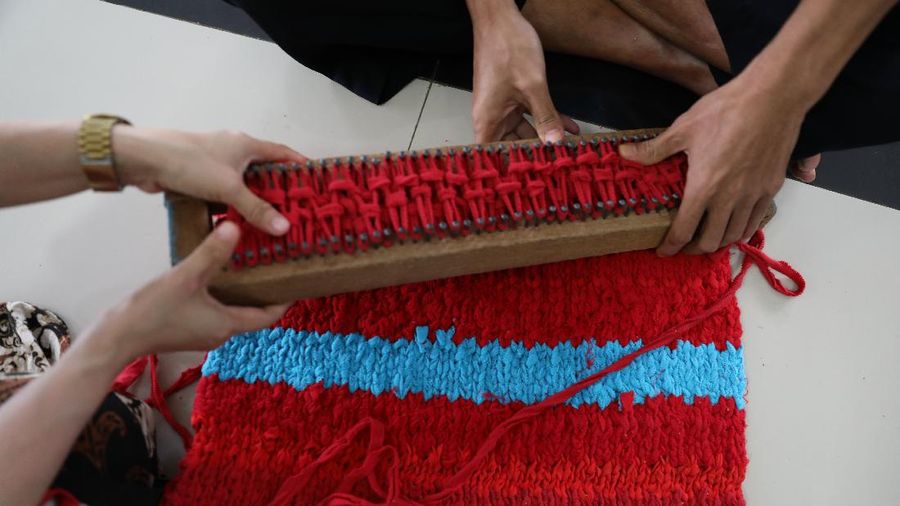 Pelatihan bagi ODMK merupakan metode terapi untuk melatih sistem motorik, mengasah pikiran dan kestabilan emosi. Pelatihan tersebut juga bertujuan sebagai bekal  bagi warga binaan  saat nanti mereka telah sembuh guna mencari pekerjaan dan kembali ke lingkungan masyarakat. (CNBC Indonesia/Andrean Kristianto)