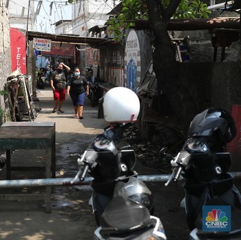 Potret Mini Lockdown Semper Jakarta Gegara Kasus Covid Nanjak