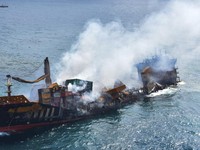 Potret Kapal Kargo Kimia Terbakar dan Tenggelam di Sri Lanka