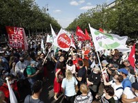 Ribuan Orang di Hungaria Protes Pembangunan Universitas China