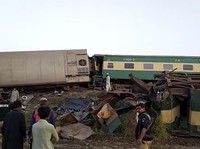Potret Tabrakan Maut Kereta Api Pakistan, 30 Orang Tewas