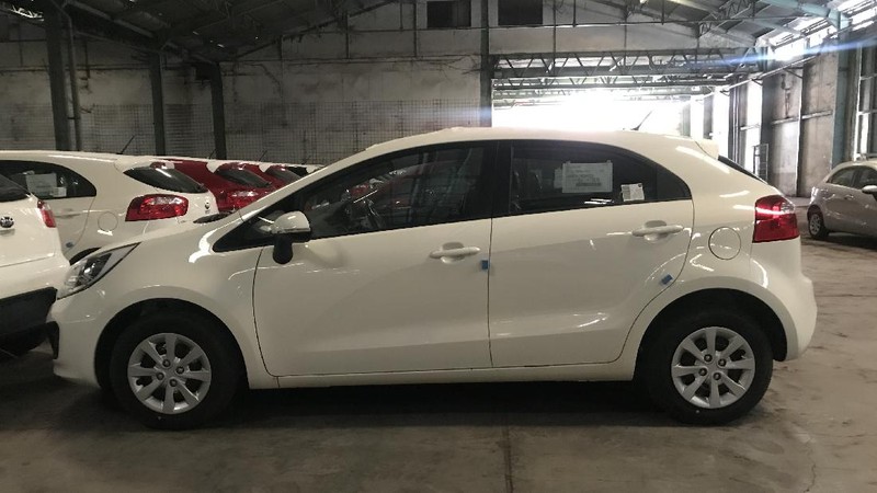 Mobil Lelang BC Priok, KIA Rio.
Nilai Limit:

Rp. 112.542.429
Lot 75. KIA Rio, No.Rangka : KNADN512ME6473240, No.Mesin : G4FA ES803651, Automatic, Merah, 2014 , Tahun : 2014
Warna : Merah
Nomor Rangka : KNADN512ME6473240
Nomor Mesin : G4FA ES803651
Lokasi : TPP PT.Layanan Lancar Lintas Logistindo, KBN Marunda, Jakarta Utara
Jaminan	Rp. 45.000.000
Batas Akhir Jaminan	8 Juni 2021
Batas Akhir Penawaran	9 Juni 2021 jam 10:00 WIB
Penyelenggara	KPKNL Jakarta II
Kode Lot Lelang	LKDPYR (Dok. lelang.go.id)