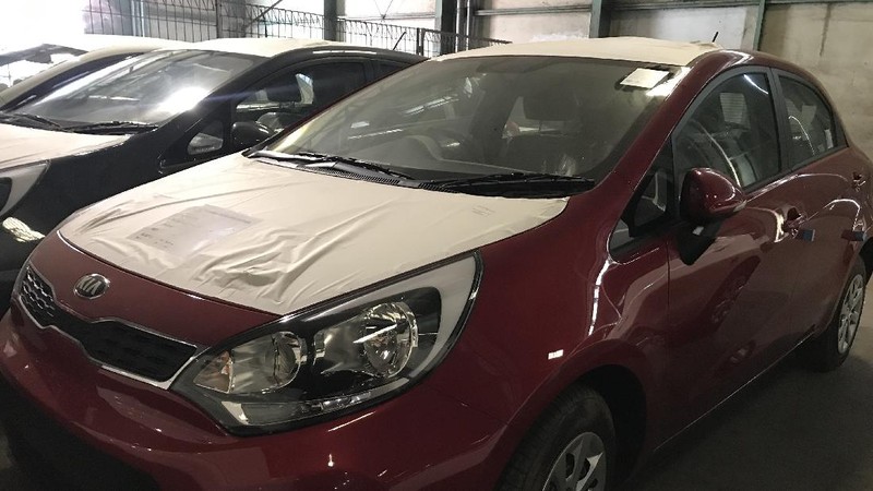 Mobil Lelang BC Priok, KIA Rio.
Nilai Limit:

Rp. 112.542.429
Lot 75. KIA Rio, No.Rangka : KNADN512ME6473240, No.Mesin : G4FA ES803651, Automatic, Merah, 2014 , Tahun : 2014
Warna : Merah
Nomor Rangka : KNADN512ME6473240
Nomor Mesin : G4FA ES803651
Lokasi : TPP PT.Layanan Lancar Lintas Logistindo, KBN Marunda, Jakarta Utara
Jaminan	Rp. 45.000.000
Batas Akhir Jaminan	8 Juni 2021
Batas Akhir Penawaran	9 Juni 2021 jam 10:00 WIB
Penyelenggara	KPKNL Jakarta II
Kode Lot Lelang	LKDPYR (Dok. lelang.go.id)