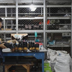 Kabar Pabrik Sepatu Nike-Adidas di RI PHK Massal, Ini Datanya