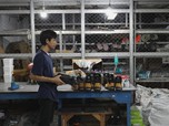 Pabrik Sepatu Deg-Degan Kena Tutup Saat PPKM Darurat