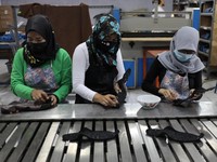 Ada Ancaman Gelombang 3, Pabrik-Pabrik Malah Genjot Produksi