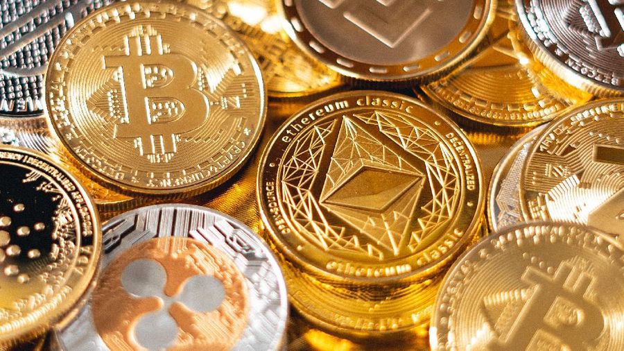 Ilustrasi Cryptocurrency (Photo by Art Rachen on Unsplash)