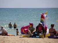 Awas! Kencing di Laut Bisa Kena Denda Rp13 Juta di Pantai Ini