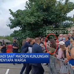 Detik-Detik Presiden Prancis Macron Ditampar Warga