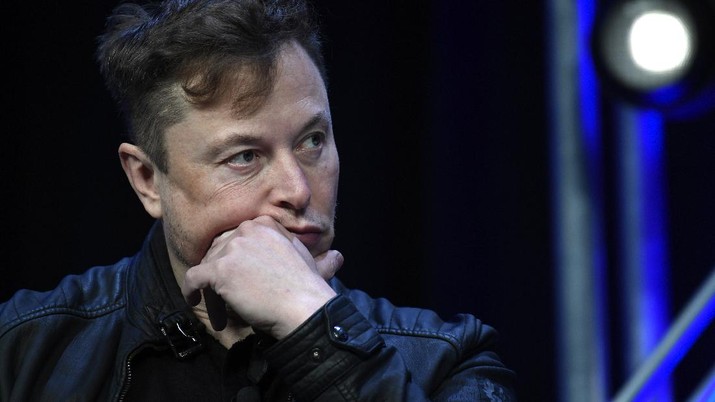 Tesla and SpaceX Chief Executive Officer Elon Musk listens to a question as he speaks at the SATELLITE Conference and Exhibition in Washington, Monday, March 9, 2020. (AP Photo/Susan Walsh)