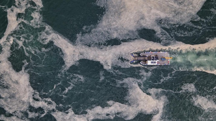 People ride a canoe by the Caddebostan shore, on the Asian side of Istanbul, Tuesday, June 8, 2021, surrounded by a huge mass of marine mucilage, a thick, slimy substance made up of compounds released by marine organisms, in Turkey's Marmara Sea. Turkey’s president has promised to rescue the Marmara Sea from an outbreak of “sea snot” that is alarming marine biologists and environmentalists. A huge mass of marine mucilage has bloomed in Turkey’s Marmara and the adjoining Black and Aegean Seas. Turkish President Recep Tayyip Erdogan said untreated waste dumped into the Marmara Sea and climate change had caused the bloom of the thick, slimy substance made up of compounds released by marine organisms, Istanbul, Turkey’s largest city, borders the sea. (AP Photo/Kemal Aslan)