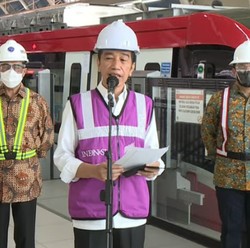 Jokowi: LRT Jabodebek Beroperasi Juni 2022