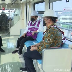 Naik LRT Jabodebek, Ini Dia Perasaan Bahagia Jokowi!