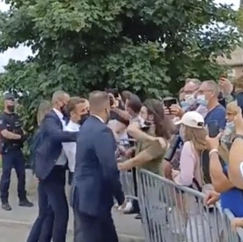 Viral, Ini Penampakan Presiden Prancis Macron Ditampar Warga