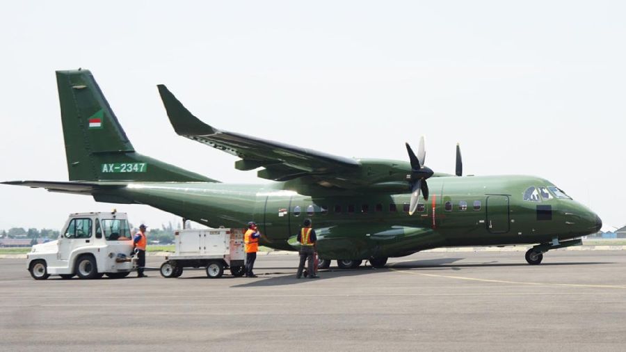 PT Dirgantara Indonesia ekspor satu pesawat tipe CN235-220 Military Transport ke Nepal untuk Nepalese Army. (CNBC Indonesia/Rahajeng Kusumo Hastuti)