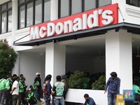 Gokil! Kemasan BTS Meal Dijual hingga Jutaan Rupiah