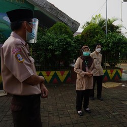 BLT Anak Sekolah Rp 4,4 Juta, Cek Penerima dan Syaratnya