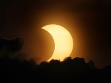 Matahari Terbit dari Barat & Komentar Lengkap NASA