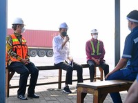 Curhat Sopir Kontainer ke Jokowi: Diancam & Dipalak Preman!