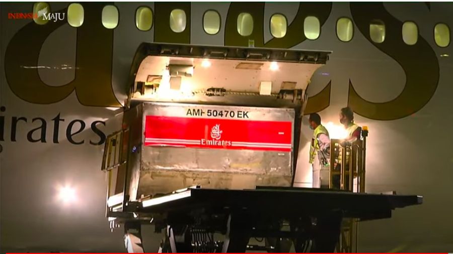 Kedatangan Vaksin AstraZeneca di Bandara Internasional Soekarno-Hatta.