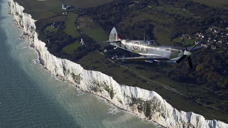 Tourists visit the White Cliffs of Dover, south east England, Thursday, June 9, 2016. On a clear day, the coast of France is visible from Dovers famous white cliffs, and they provided a vital vantage point for the early spotting of German bombers heading toward London during World War II. The concern now is not enemy attack, although an armed Russian submarine was recently intercepted in the Channel. Instead, it is Europeans who arrive legally under EU rules guaranteeing the free movement of people. (AP Photo/Matt Dunham)