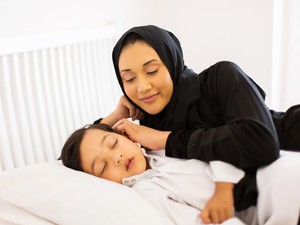 Batas Usia Anak Tidur dengan Orang Tua Menurut Islam