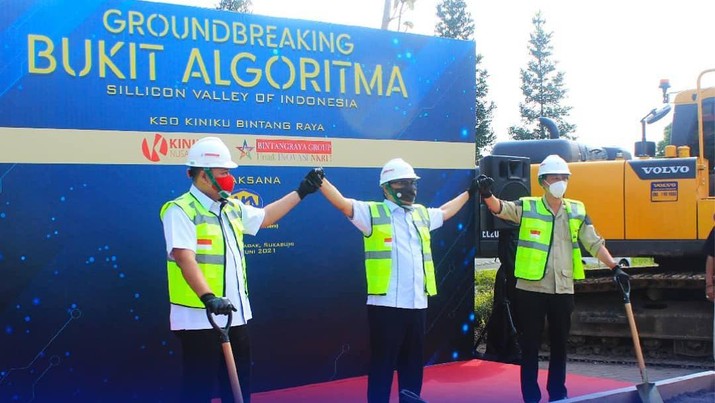 Peletakan batu pertama (Ground Breaking) Pengembangan Rencana Kawasan Ekonomi Khusus (KEK) Pengembangan Teknologi dan Industri 4.0 di Sukabumi, yang diberi nama “Bukit Algoritma”. (Tangkapan Layar via instagram @pt_amka) Peletakan batu pertama (Ground Breaking) Pengembangan Rencana Kawasan Ekonomi Khusus (KEK) Pengembangan Teknologi dan Industri 4.0 di Sukabumi, yang diberi nama “Bukit Algoritma”. (Tangkapan Layar via instagram @pt_amka)
