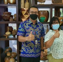Cerita Sukses UMKM, Bawa Kerajinan Kayu di Bali Mendunia