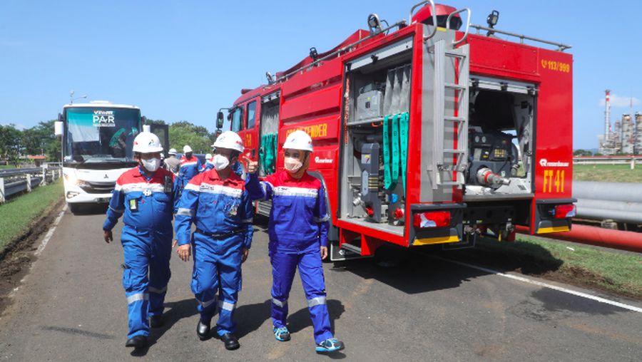 Direktur Utama PT Pertamina (Persero) memantau langsung penanganan insiden di area tangki penyimpanan di Kilang Cilacap, 12 Juni 2021/Dok Pertamina