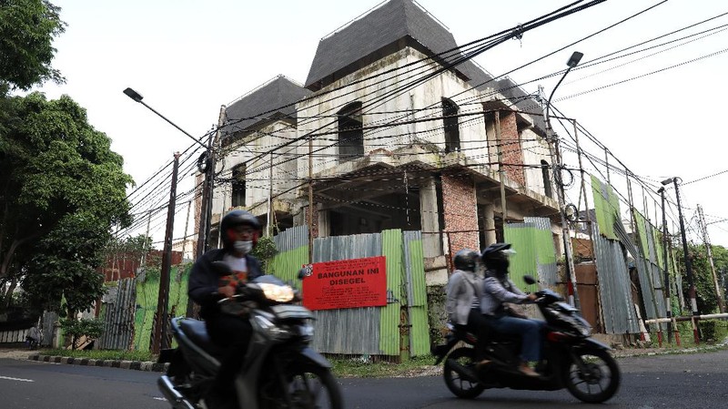 Rumah mewah yang berada di Menteng, Jakarta Pusat, disegel karena dinilai melanggar aturan. (CNBC Indonesia/ Andrean Kristianto)