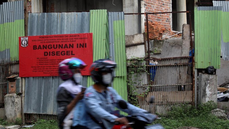 Rumah mewah yang berada di Menteng, Jakarta Pusat, disegel karena dinilai melanggar aturan. (CNBC Indonesia/ Andrean Kristianto)