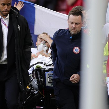 Detik-detik Eriksen Pingsan Saat Bertanding dengan Finlandia