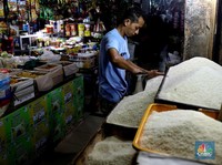 Harga Beras Ogah Turun, Telur Ayam Terbang Tembus Harga Acuan