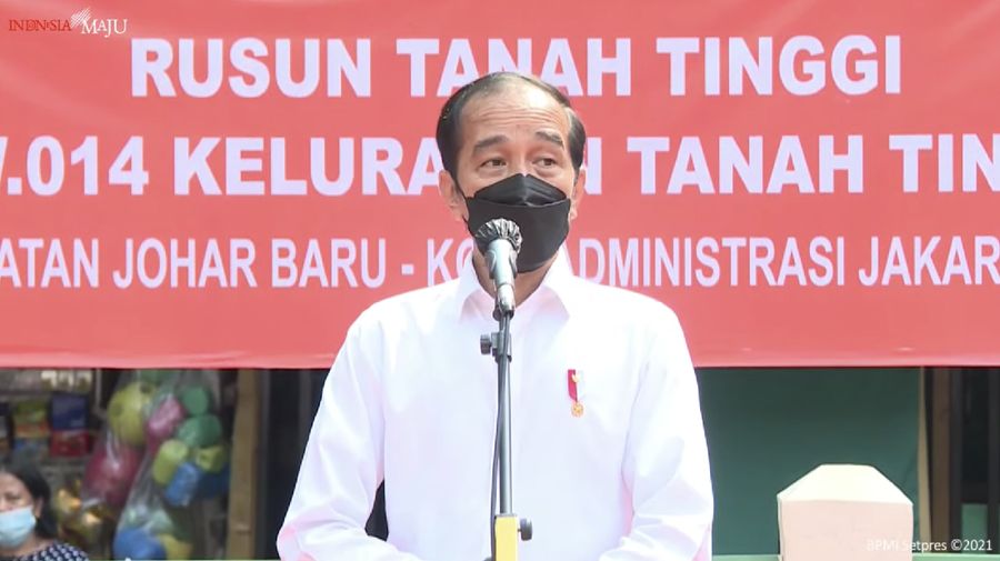 Presiden Jokowi meninjau vaksinasi Covid-19 di Rumah Susun Tanah Tinggi, Senin (14/6/2021). (Tangkapan layar Youtube Setpres RI)