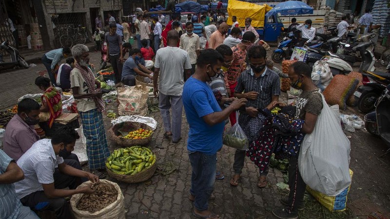 Pelonggaran lockdown di India. (AP/Channi Anand)